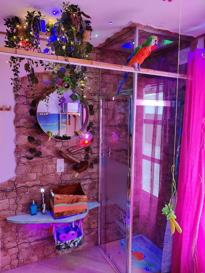 Wonder Room Paraiso Magico Habitacion A 2 Min De La Playa Nerja Bed & Breakfast